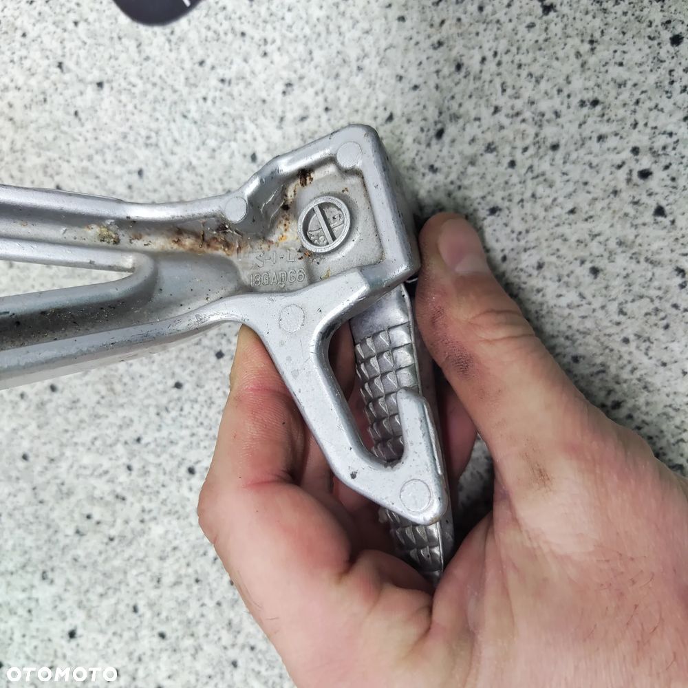 Set lewy tył, podnóżek pasażera Suzuki GSX-R 1000 GSXR 1000 - 10