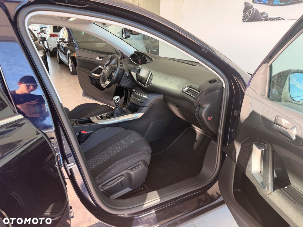 Peugeot 308 - 25