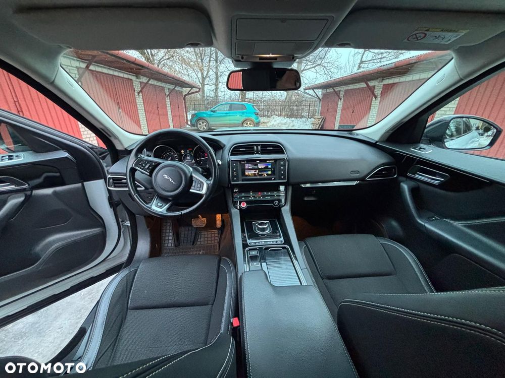 Jaguar F-Pace 2.0 i4D AWD R-Sport - 25