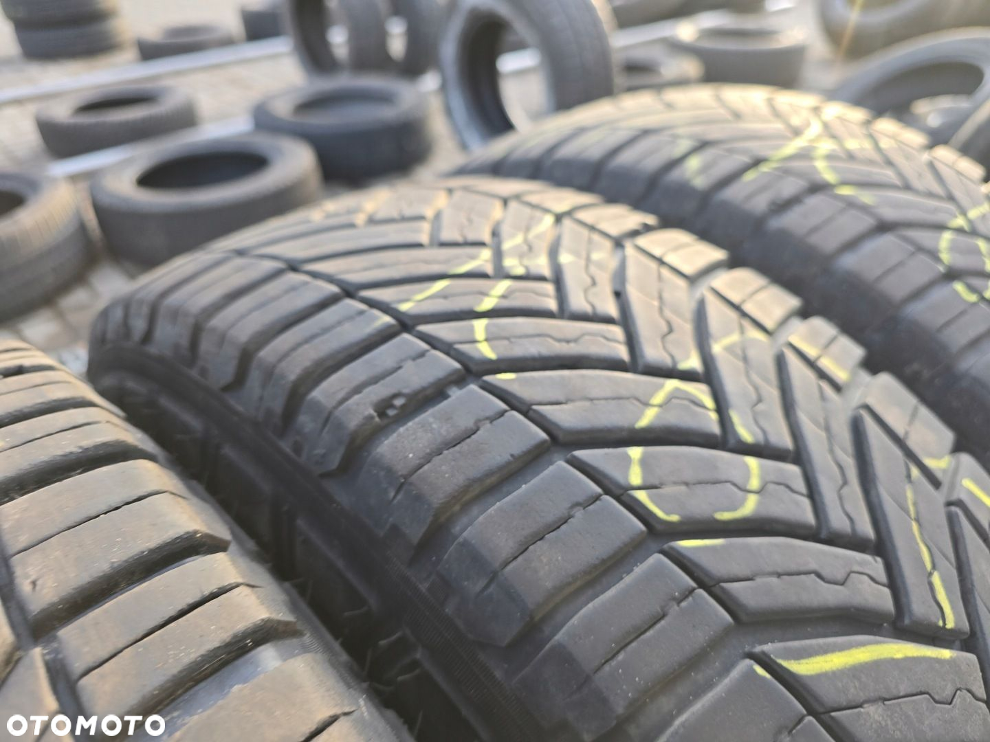 MICHELIN AGILIS CROSSCLIMATE 215/65R15C 104/102T 8mm 4X 21R - 4
