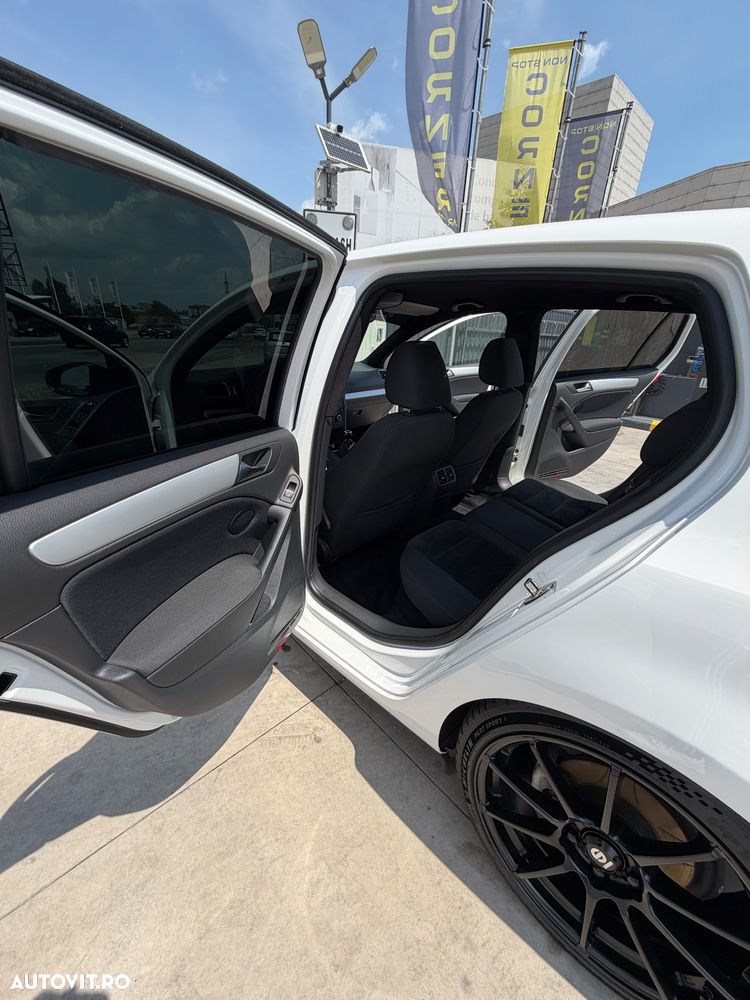 Volkswagen Golf 2.0 TDI Highline 4Motion - 14
