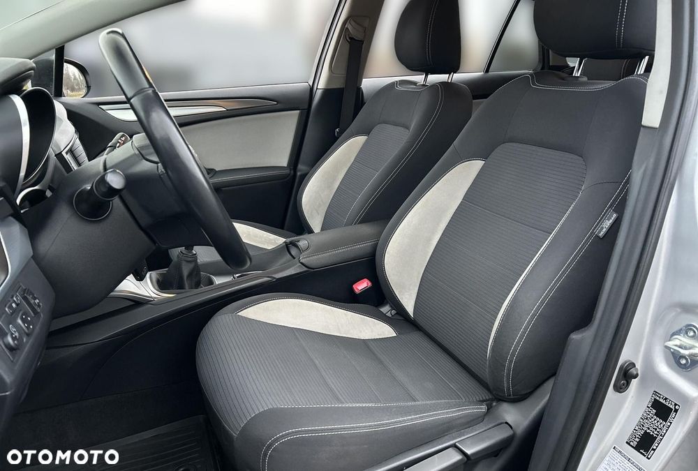 Toyota Avensis 2.0 D-4D Premium - 9