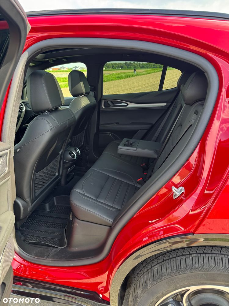 Alfa Romeo Stelvio 2.0 Turbo 16V AT8-Q4 Veloce Ti - 33
