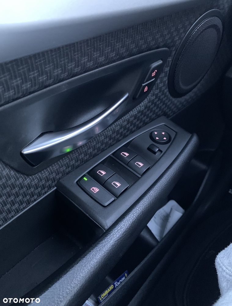 BMW Seria 2 218d - 4