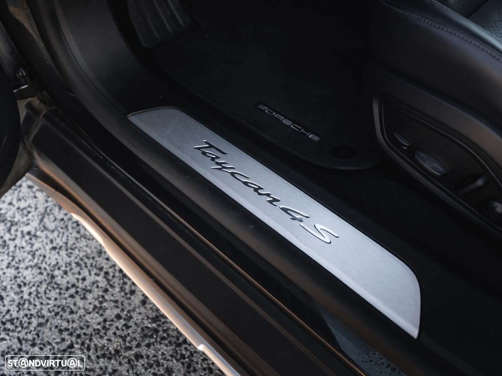 Porsche Taycan Cross Turismo 4S - 29