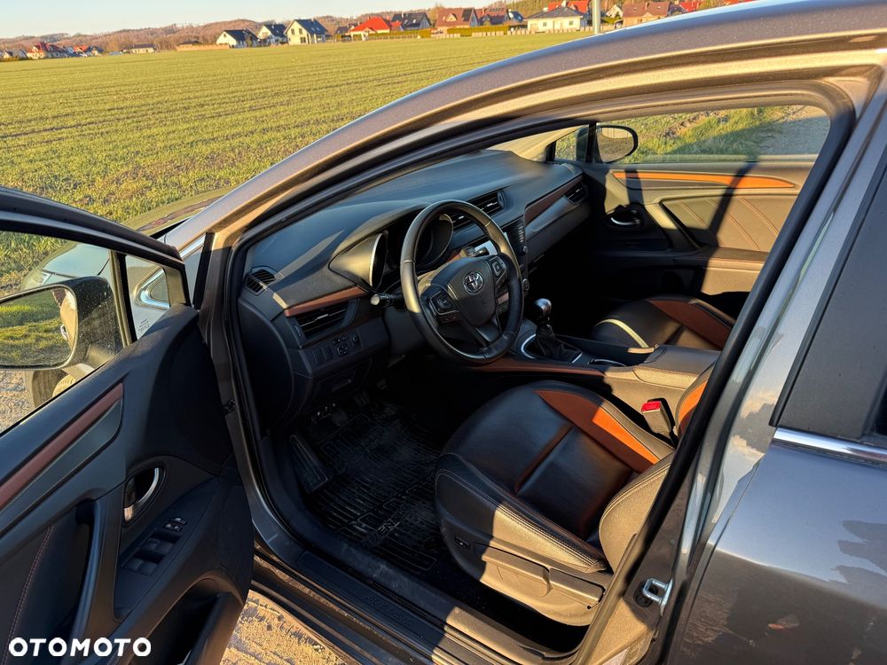 Toyota Avensis 1.8 Premium - 4