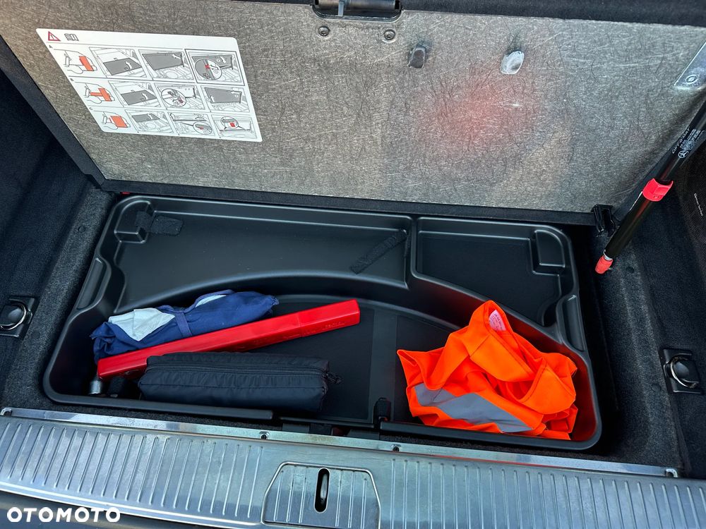 Mercedes-Benz Klasa E - 27