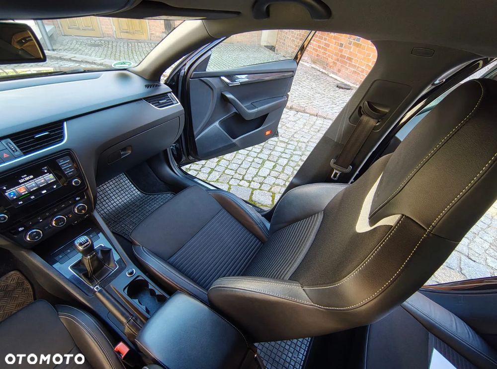 Skoda Octavia Combi 2.0 TDI RS - 14