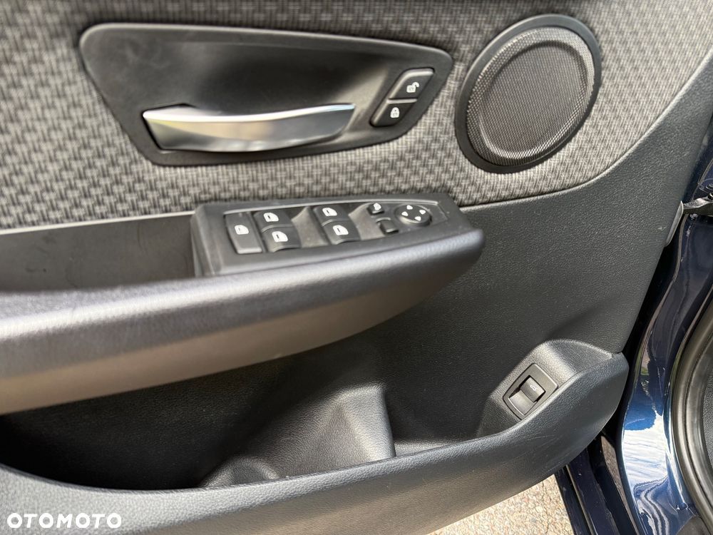 BMW Seria 2 216d - 12