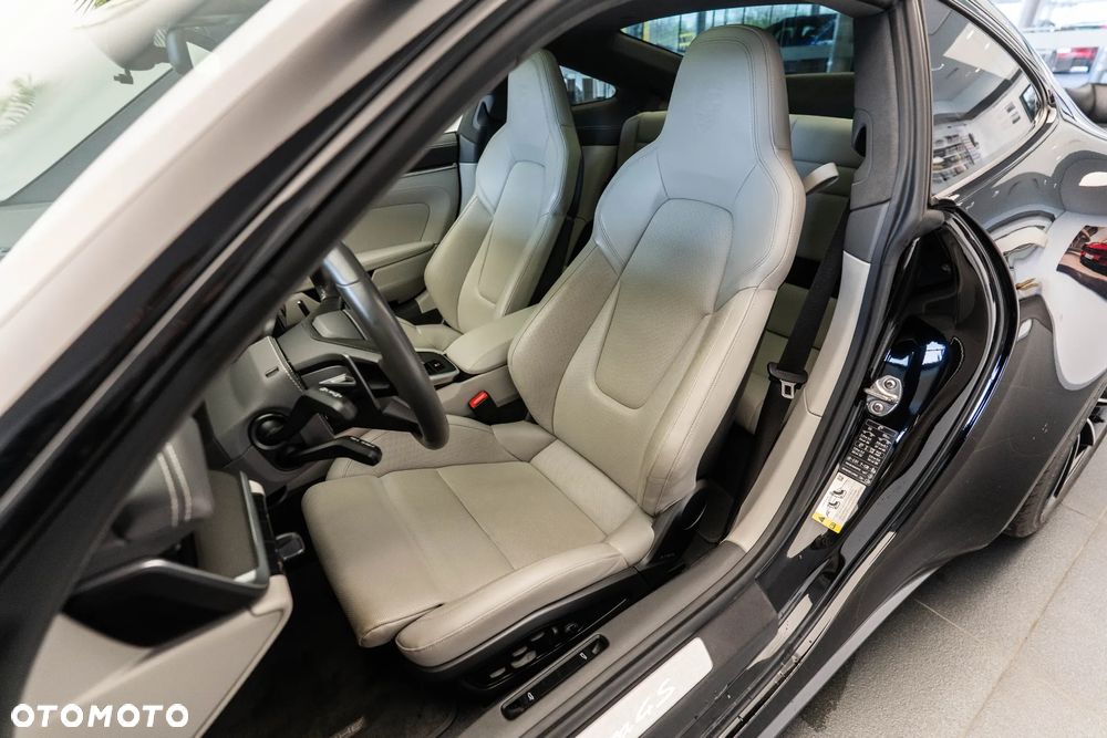 Porsche 911 Carrera 4S - 9