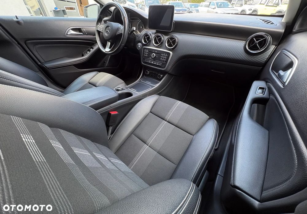 Mercedes-Benz GLA - 11