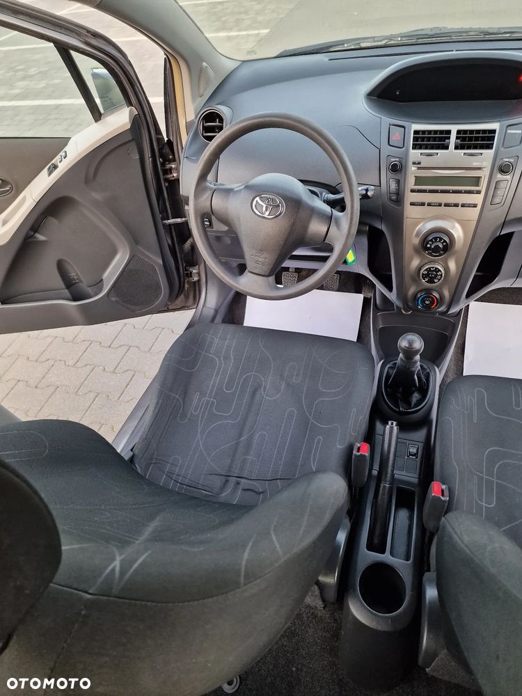 Toyota Yaris 1.0 Premium - 21
