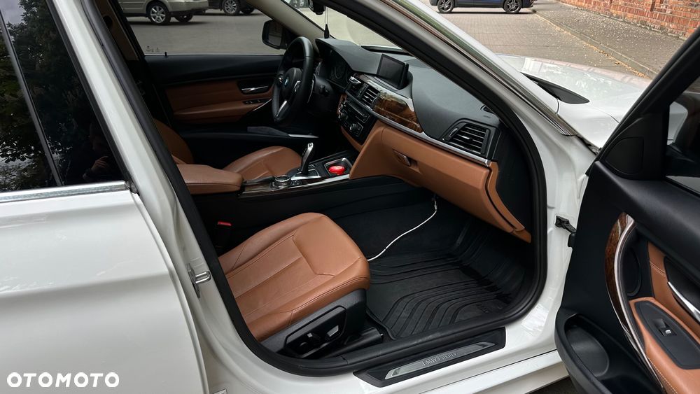 BMW Seria 3 328i Luxury Line - 23