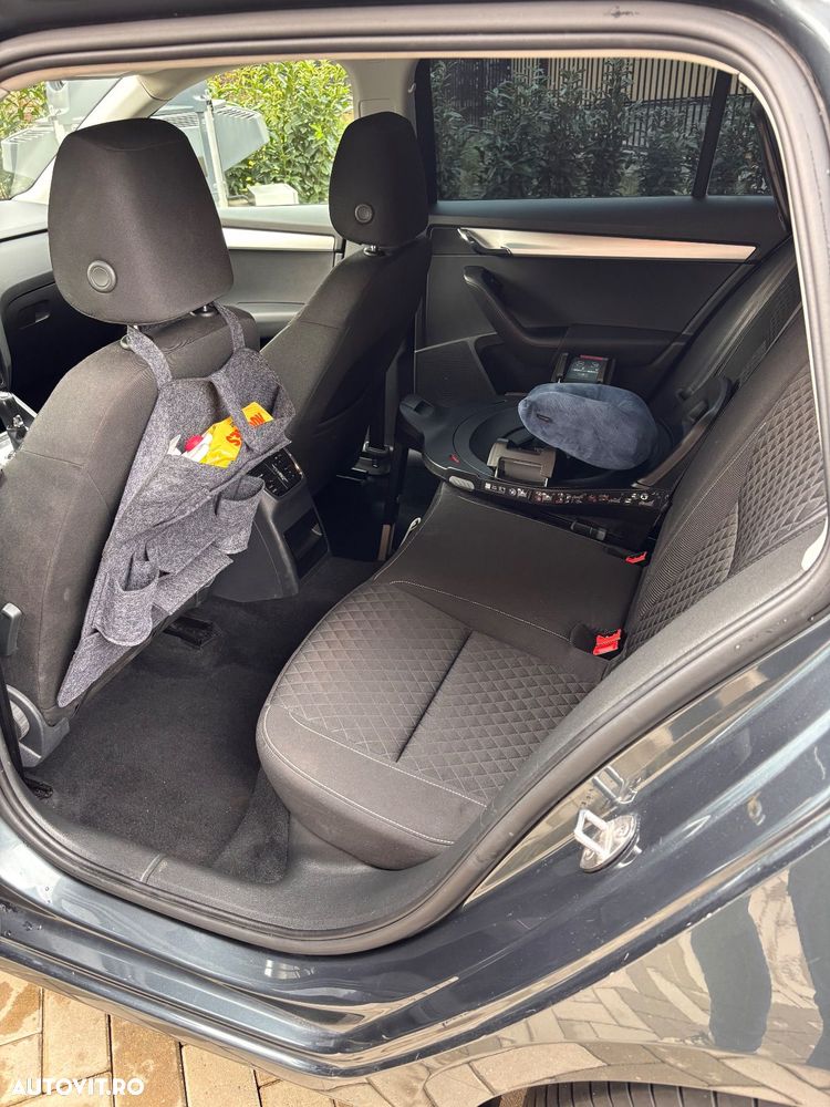 Skoda Octavia 2.0 TDI DSG Style - 12