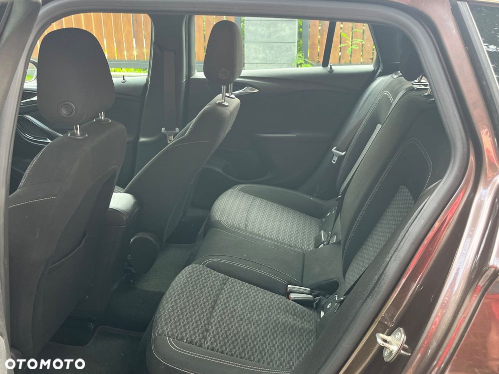Opel Astra 1.4 T Dynamic - 11