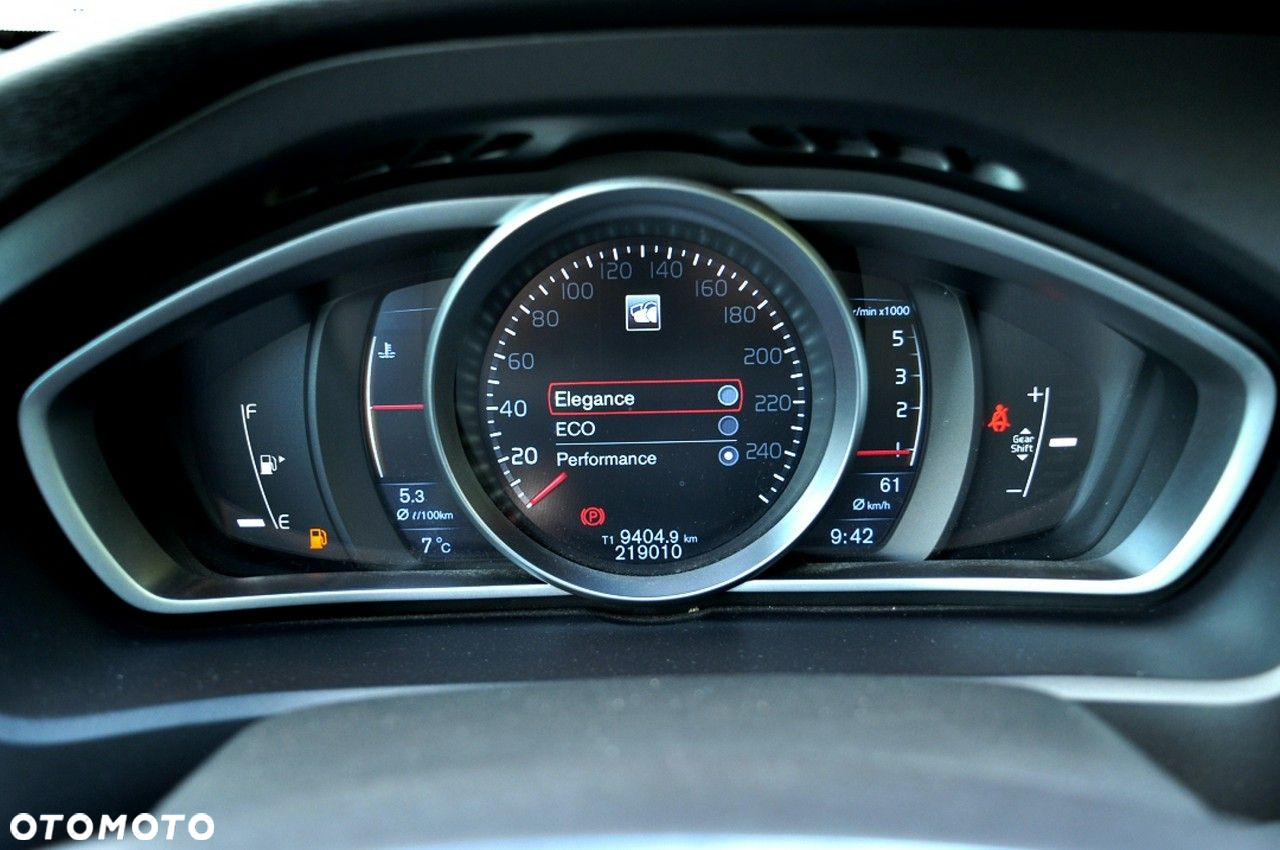 Volvo V40 D2 Momentum - 19