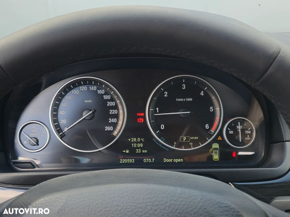 BMW Seria 5 520d Touring Aut. Luxury Line - 9
