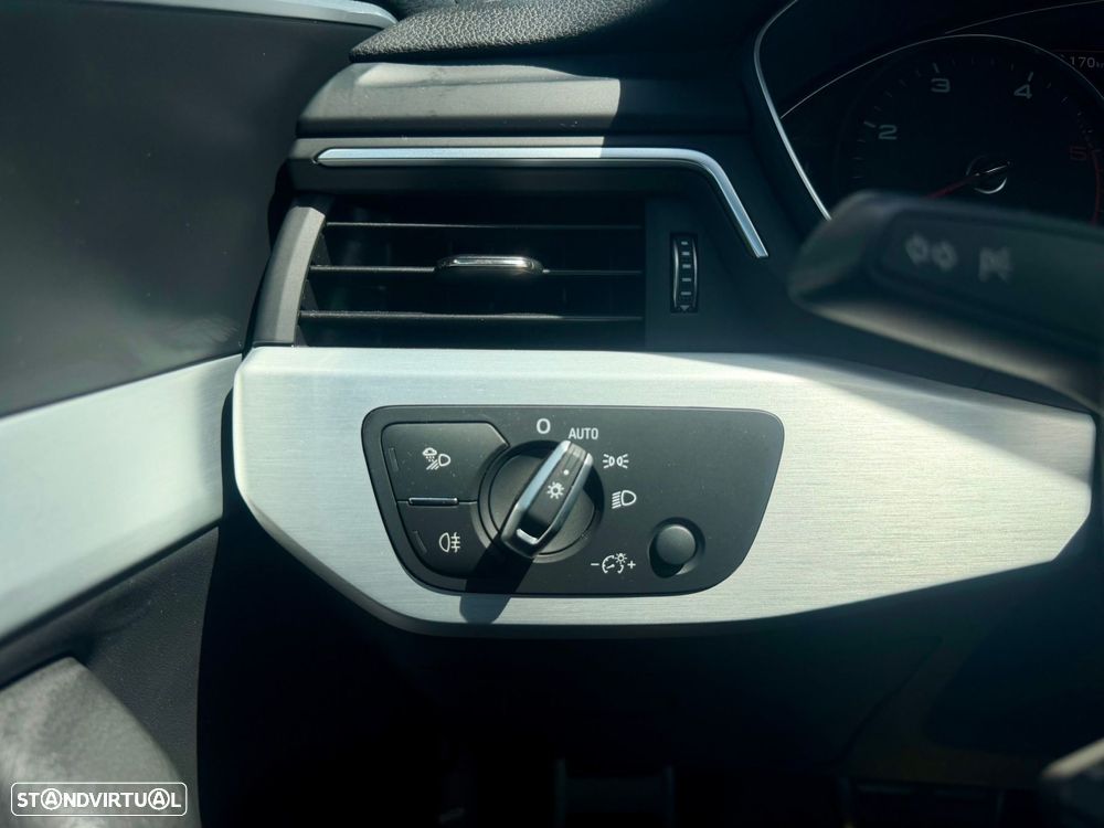 Audi A4 40 TDI S line S tronic - 13