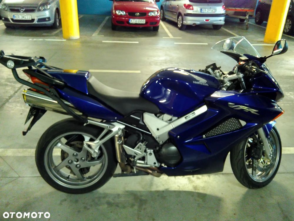 Honda VFR - 19