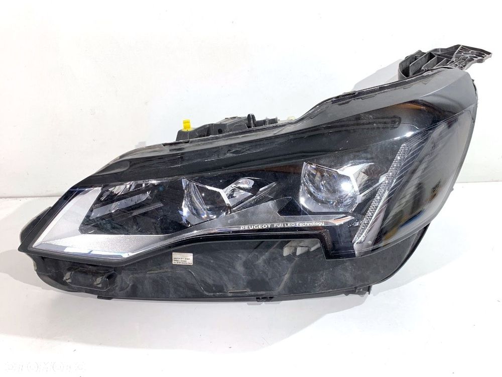 REFLEKTOR LEWY PRZÓD LED  PEUGEOT 3008 SUV (MC_, MR_, MJ_, M4_) 2016 - 2022 Hybrid4 (M45GBU) 147 kW - 1