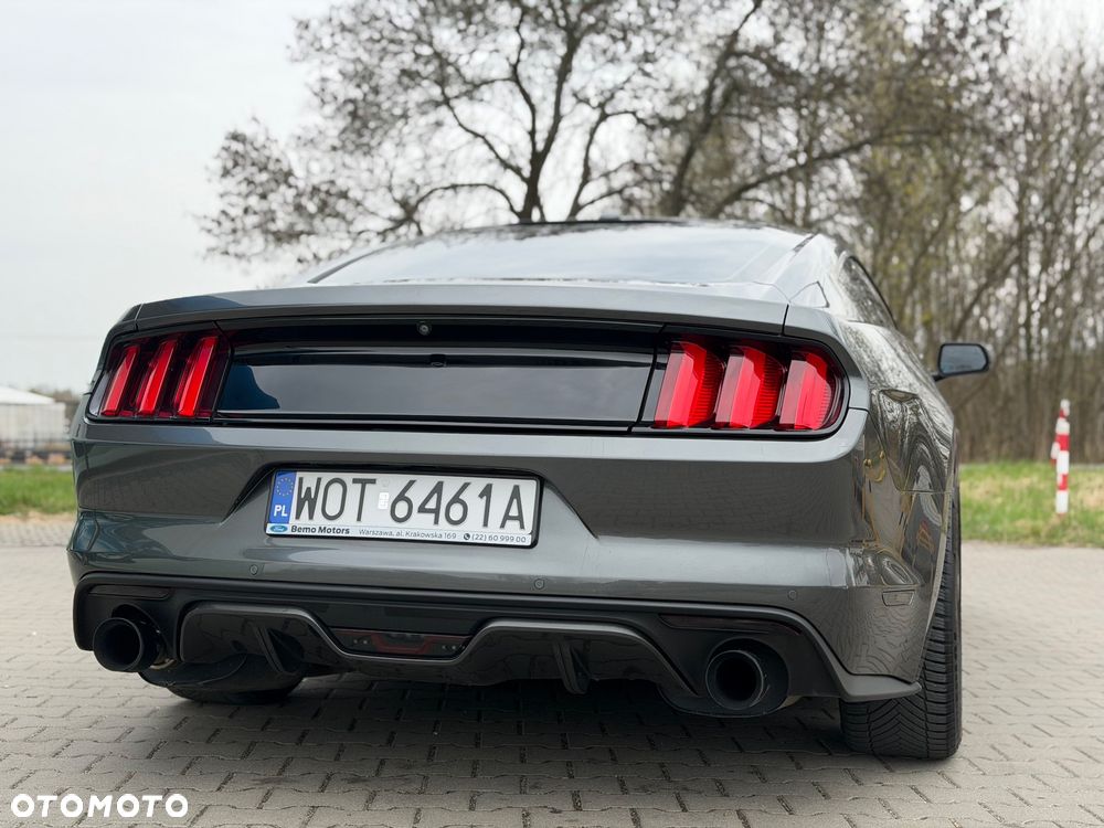 Ford Mustang - 4