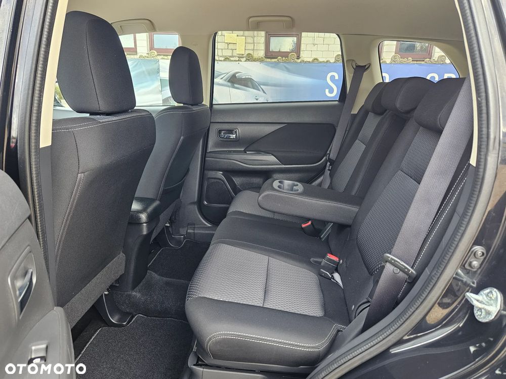 Mitsubishi Outlander 2.0 Invite + 2WD - 7