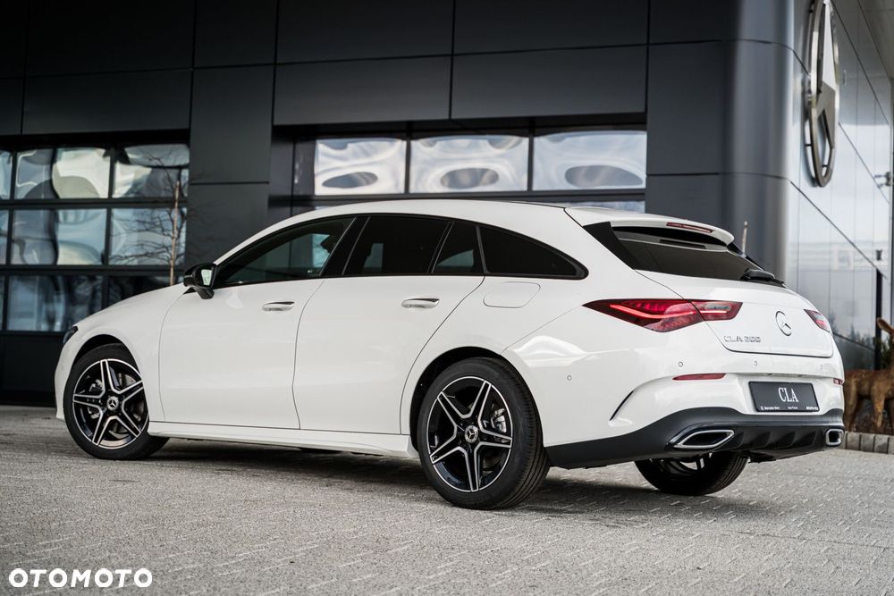 Mercedes-Benz CLA - 12