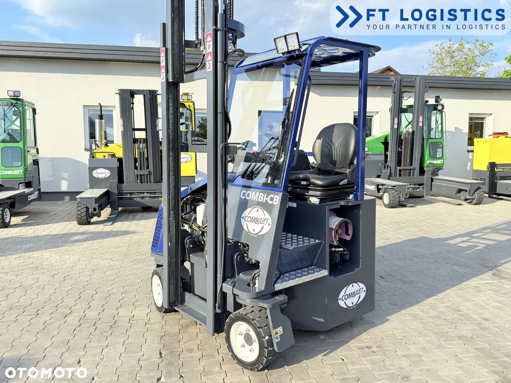 Combilift WÓZEK CZTEROKIERUNKOWY - WIELOKIERUNKOWY | COMBILIFT CB3000| GAS | TRIPLEX 5500MM | POZYCJONER WIDEŁ | PRZESUW WIDEŁ | WOLNY SKOK | NOWE OPONY | PO SERWISIE | STAN IDEALNY | Szeroka oferta wózków czterokierunkowych i bocznych, dopasowanych do różnorodnych potrzeb i zastosowań - 30