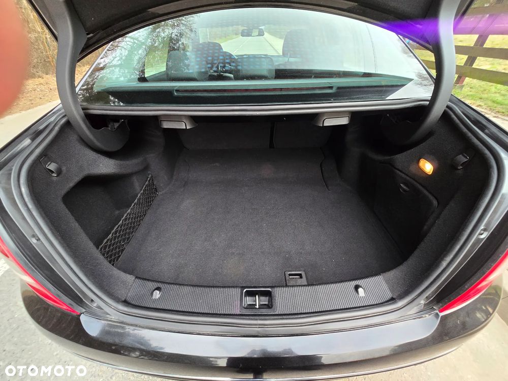 Mercedes-Benz Klasa C 180 CGI Automatik BlueEFFICIENCY Avantgarde - 26