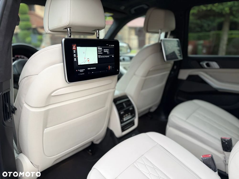 BMW X7 - 24