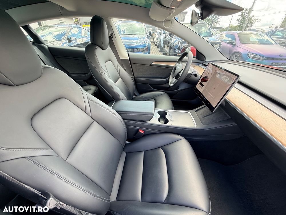 Tesla Model 3 - 10