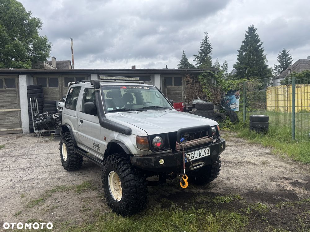 Mitsubishi Pajero - 1