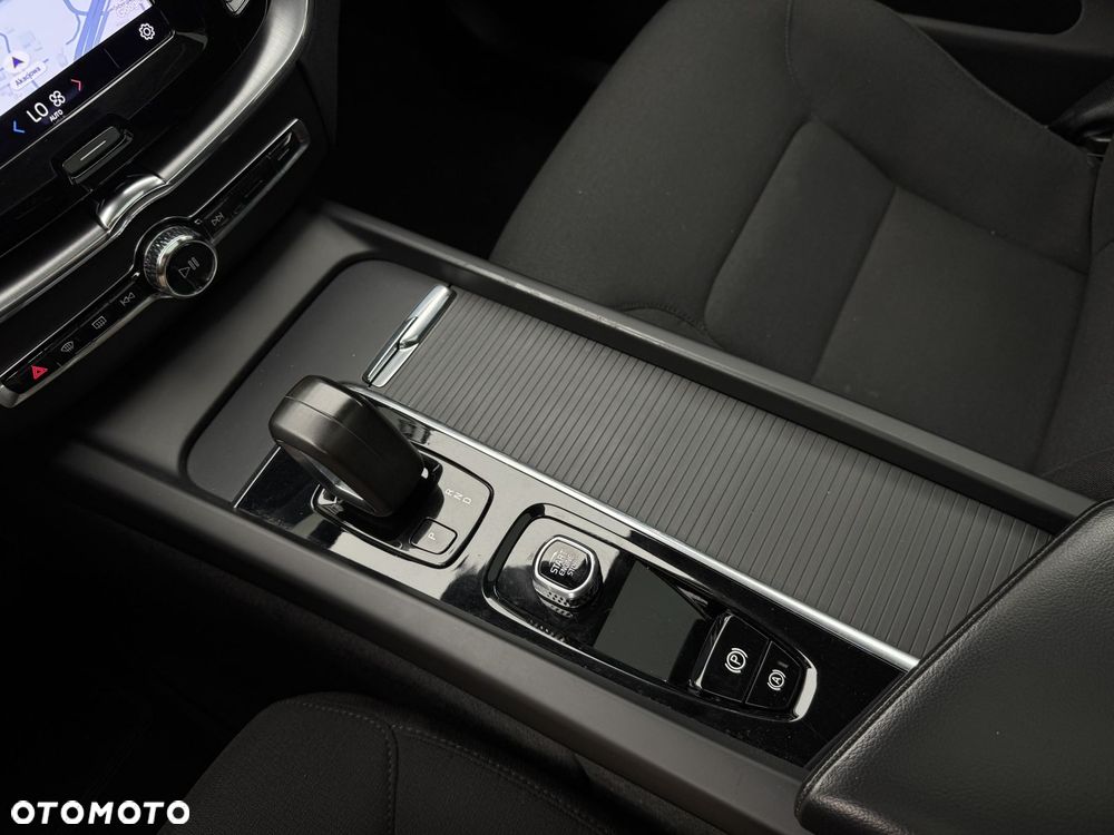 Volvo XC 60 T6 Plug-In Hybrid AWD Inscription - 27