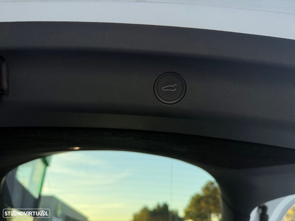 Tesla Model Y Long Range Dual Motor AWD - 19