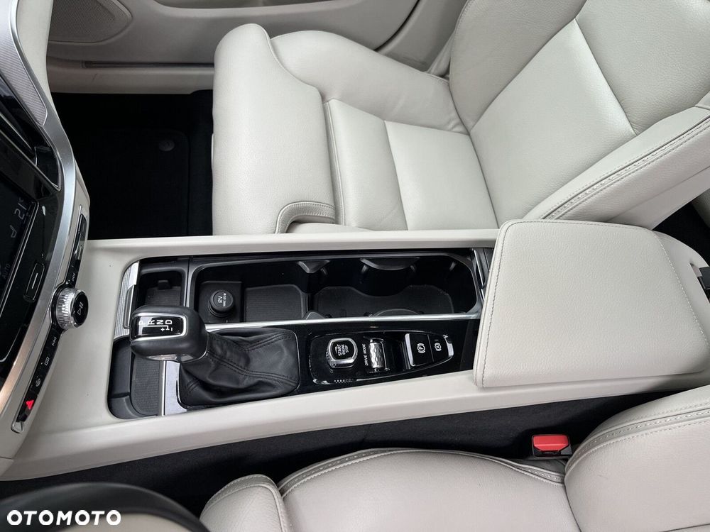 Volvo V60 D4 SCR AWD - 27