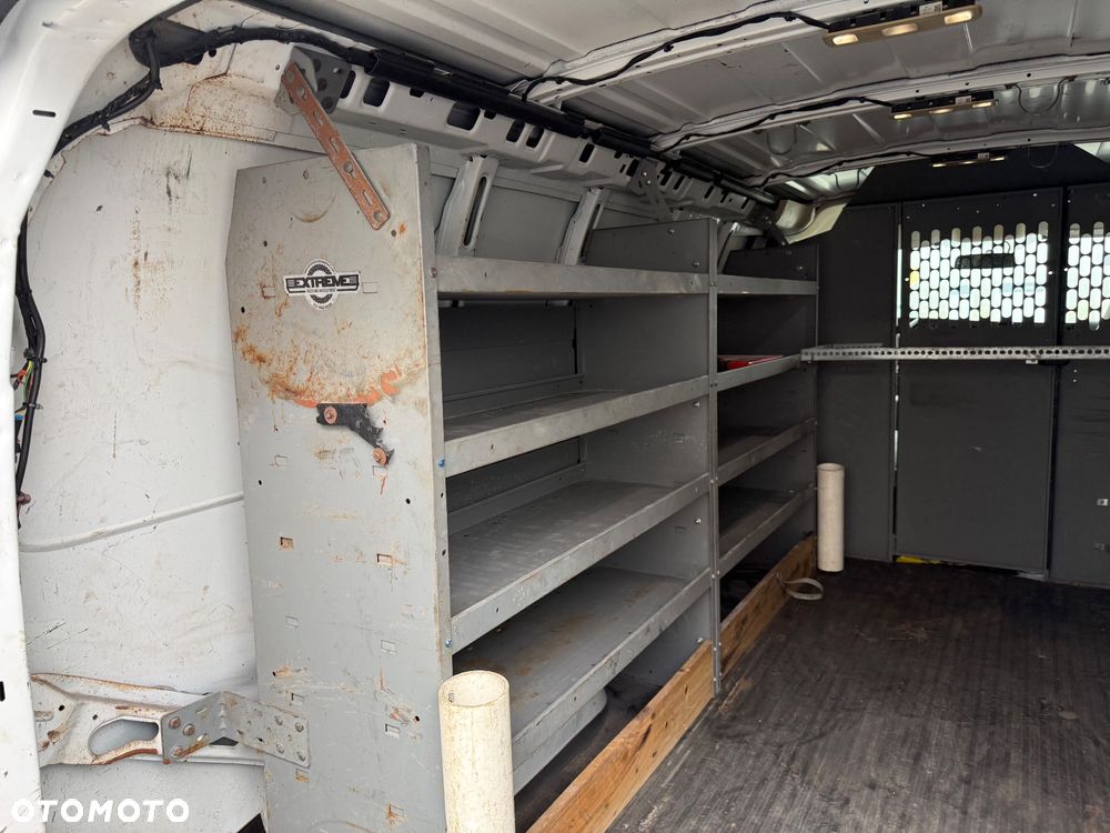 Chevrolet Express - 7