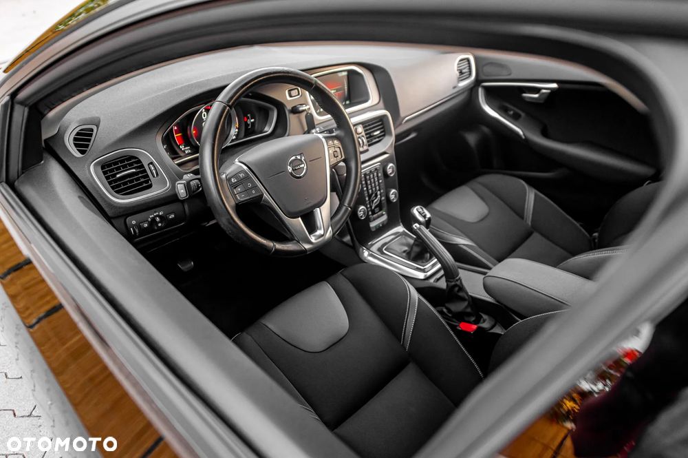 Volvo V40 D4 Drive-E Momentum - 20