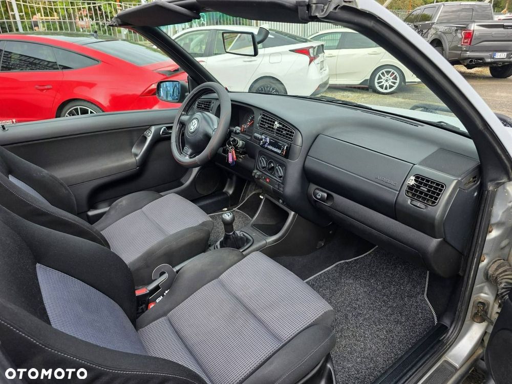 Volkswagen Golf Cabrio 2.0 - 23