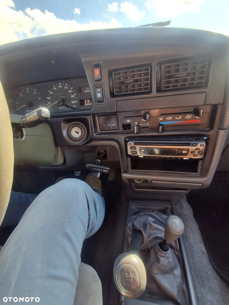 Toyota Hilux 4WD DLX - 11