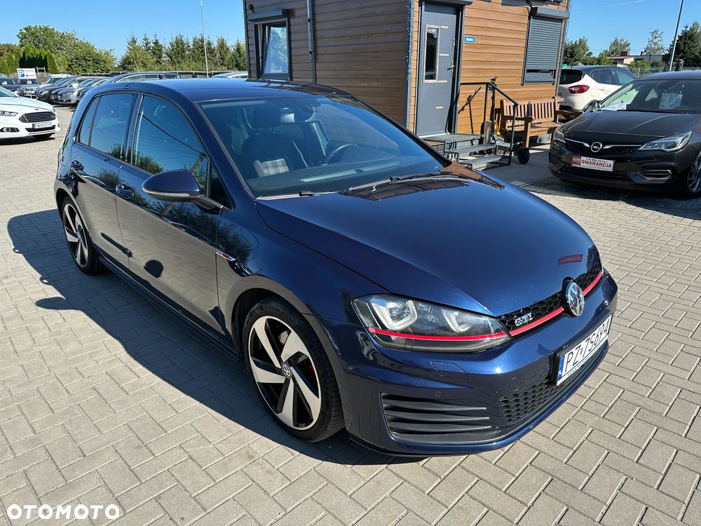 Volkswagen Golf - 2