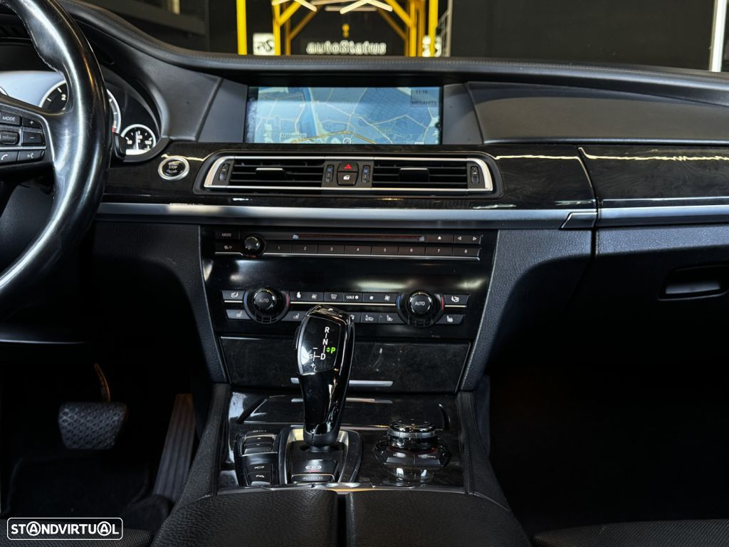 BMW 740 d xDrive Pack M - 23