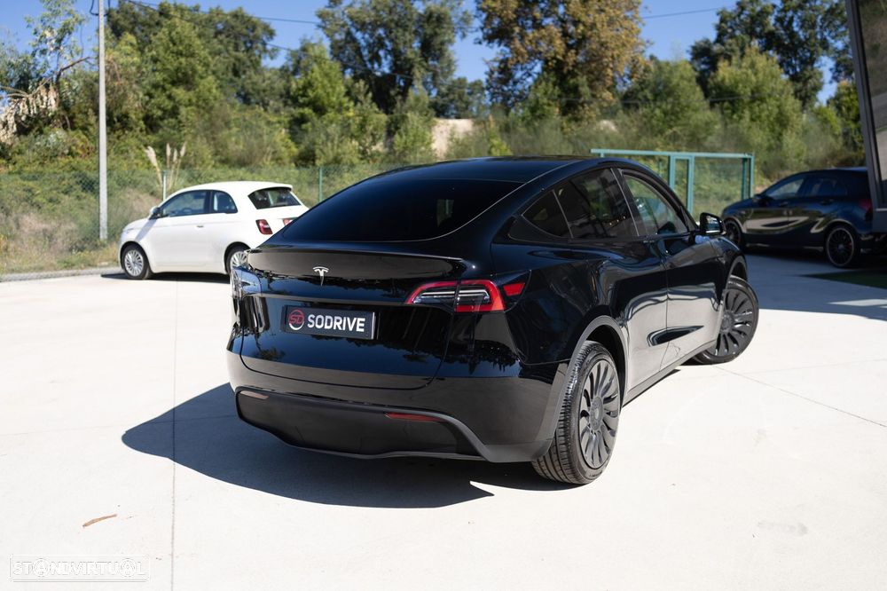 Tesla Model Y Standard RWD - 23