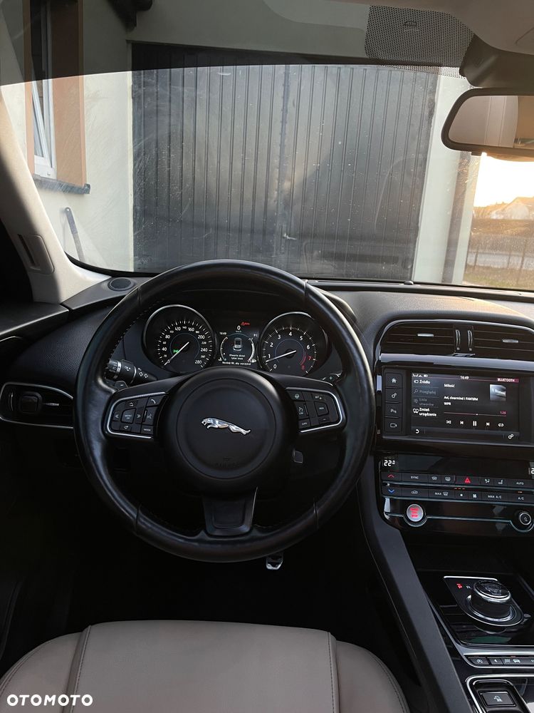 Jaguar F-Pace 35t AWD Prestige - 6