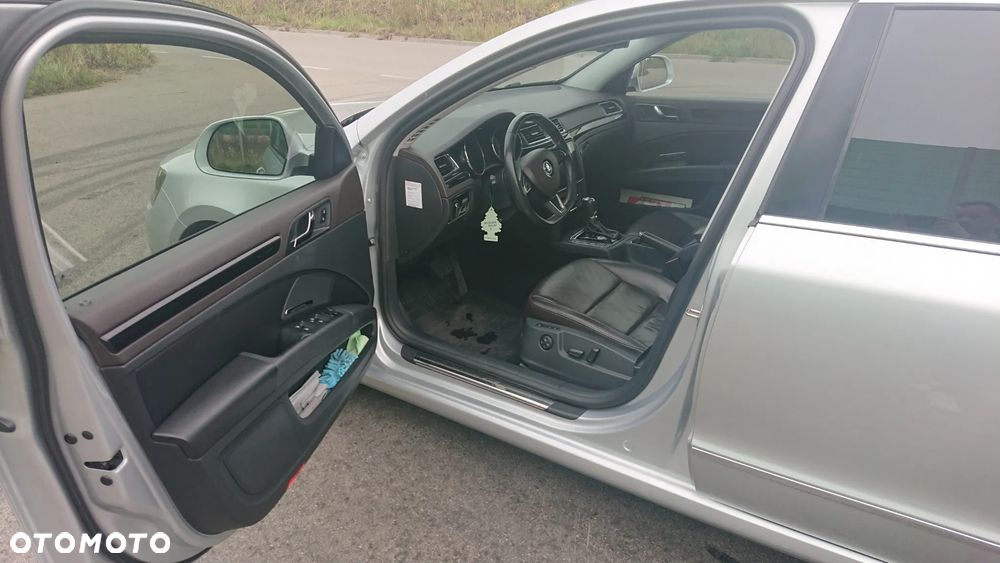 Skoda Superb 2.0 TDI 4x4 L&K DSG - 9