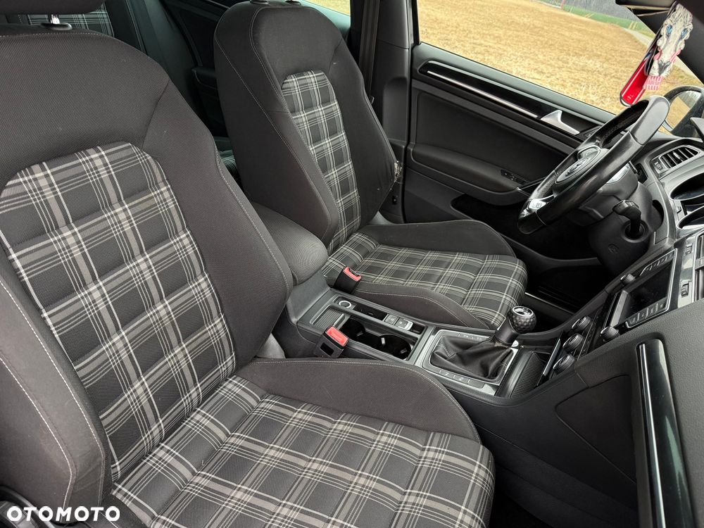 Volkswagen Golf 2.0 TDI BMT GTD - 9