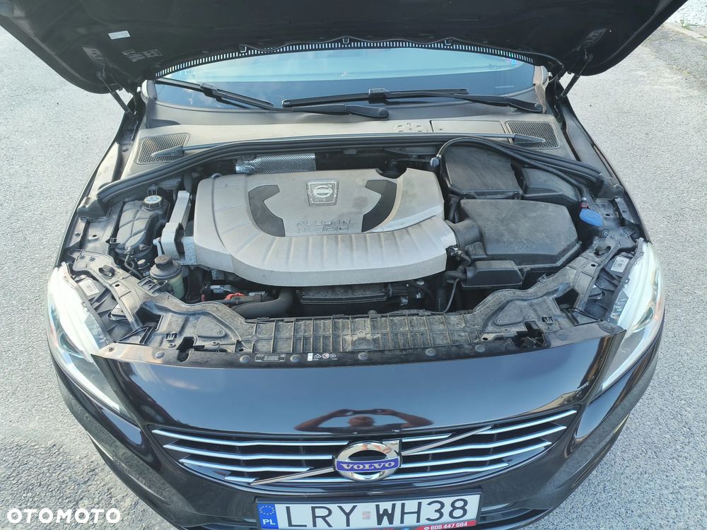 Volvo V60 D6 AWD Plug-in Hybrid R-Design Momentum - 34