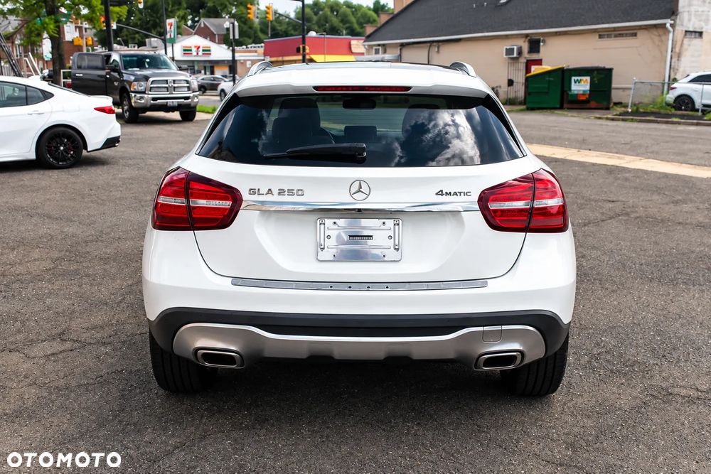 Mercedes-Benz GLA 250 4Matic 7G-DCT AMG Line - 5