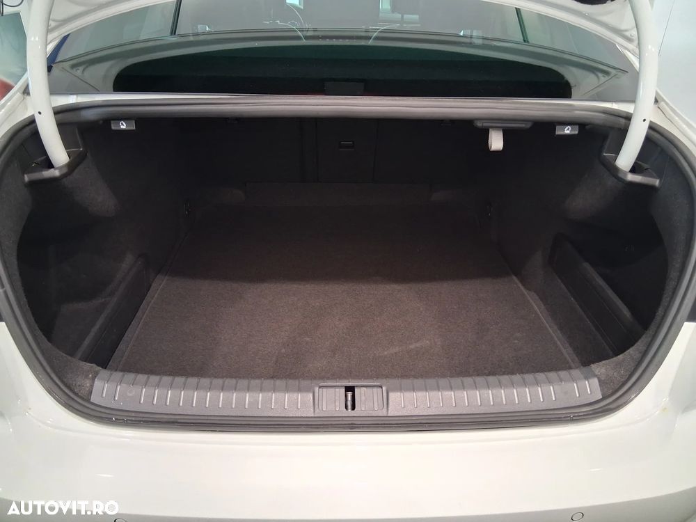 Volkswagen Passat - 38