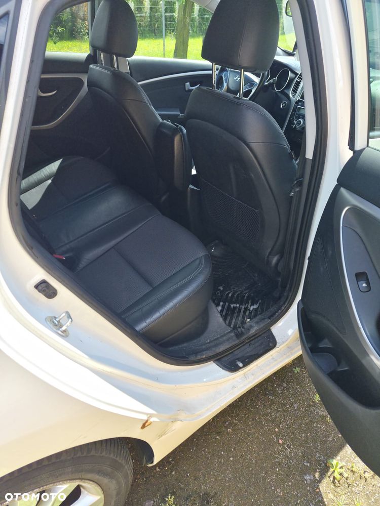Hyundai i30 1.6 CRDi Premium - 17