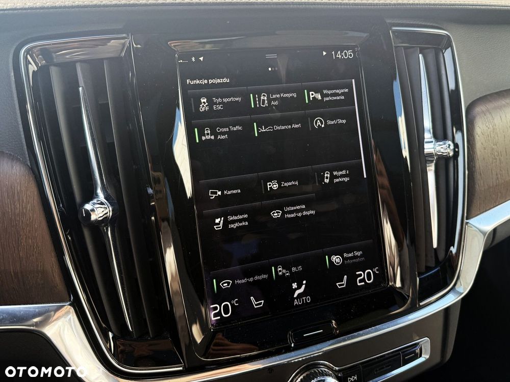 Volvo V90 Cross Country - 12